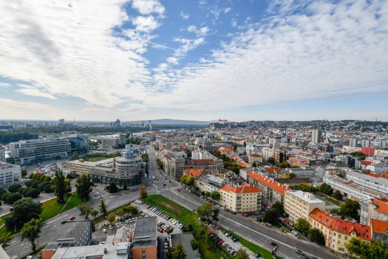 Двухкомнатная квартира аренда Братислава Sky Park 13 этаж