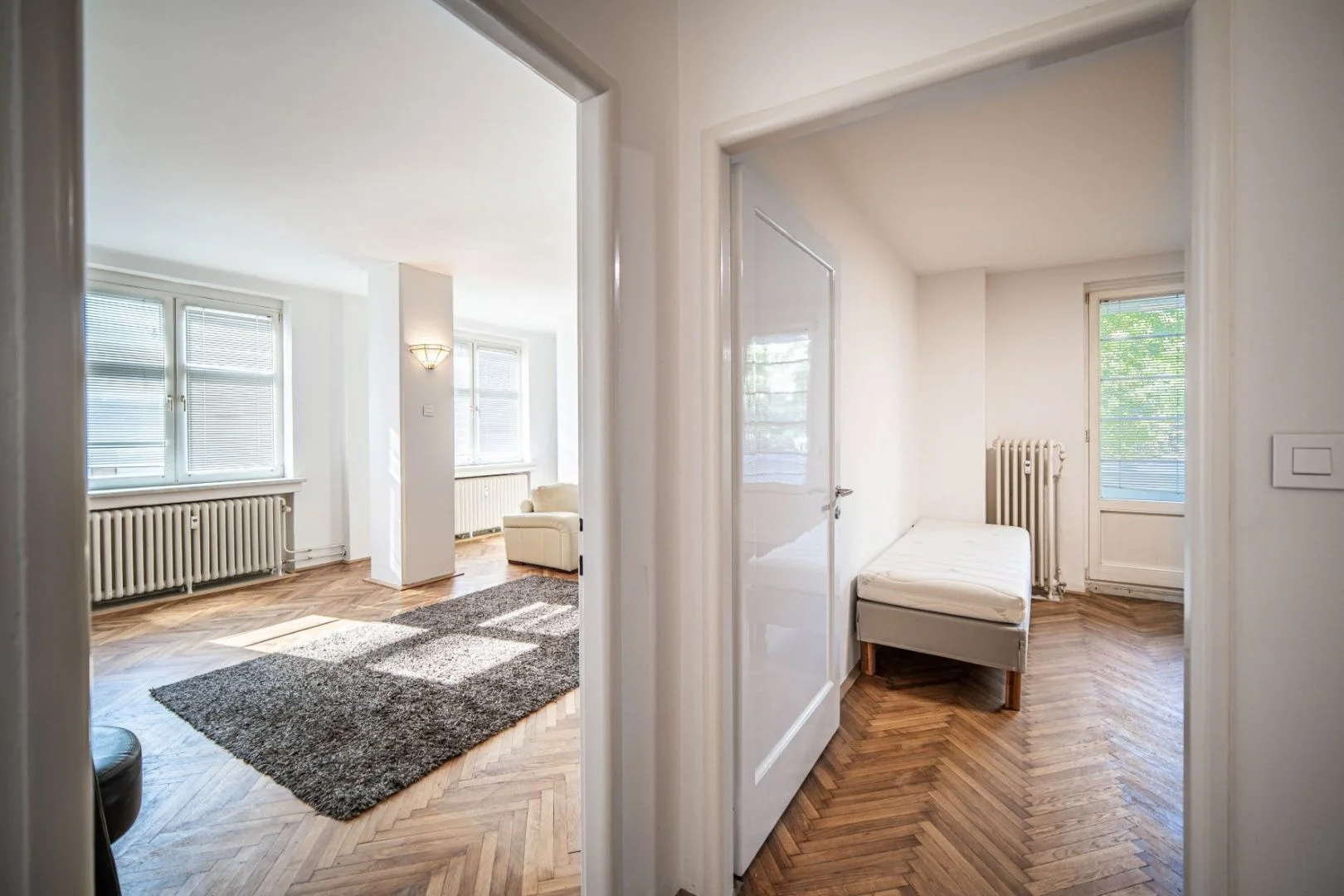 Кухня с барной стойкой — 4-к квартира, аренда, Братислава