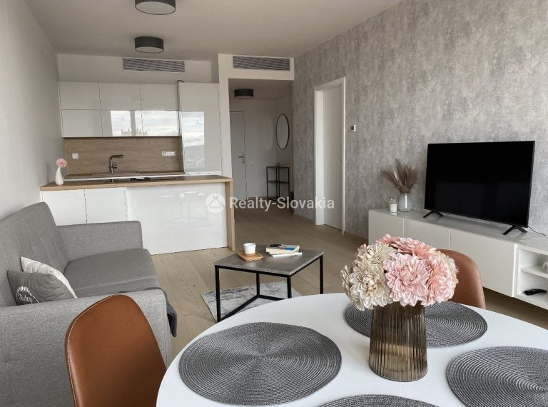 2-комнатная квартира в аренду жк Sky Park 14 этаж
