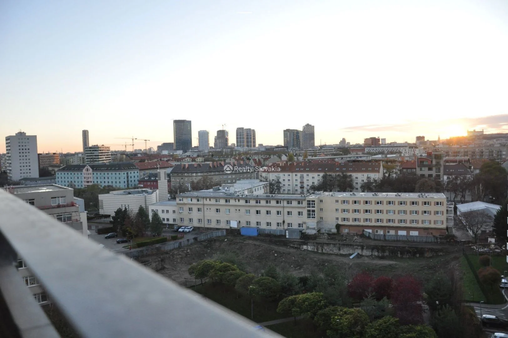Вид на город с балкона — 2-к квартира, аренда, Братислава