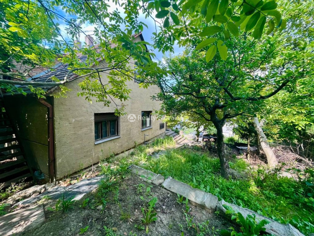 Участок со старым домом Horsky Park Bratislava продажа — фото 1
