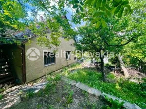 Участок со старым домом Horsky Park Bratislava продажа