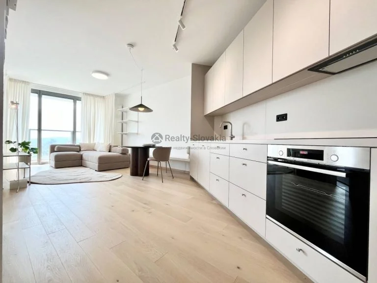 Современная 2-к квартира Братислава аренда Eurovea Tower 25 этаж