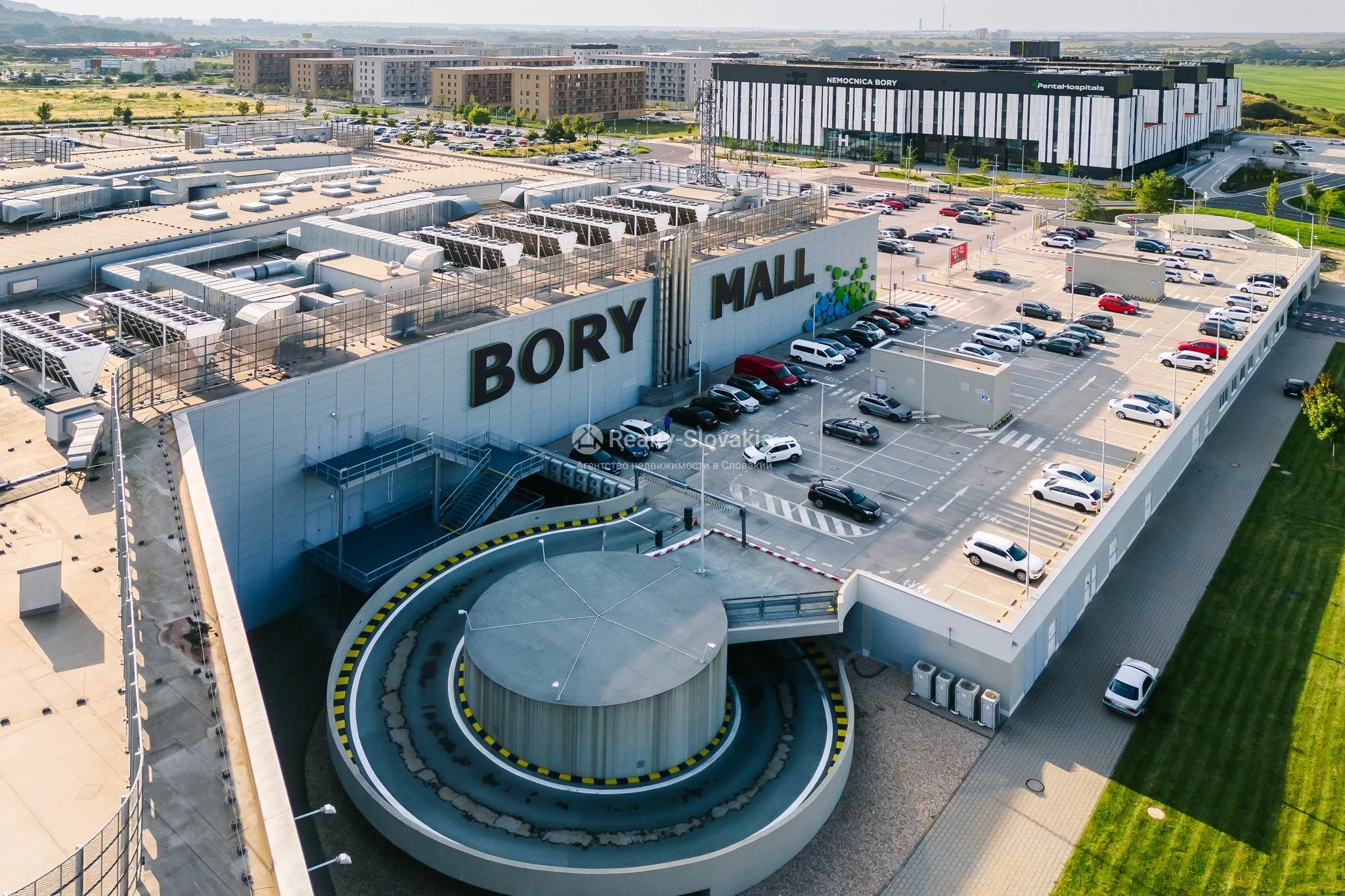 Магазинный комплекс с парковкой и входом — квартира, аренда, Братислава (Ламач)