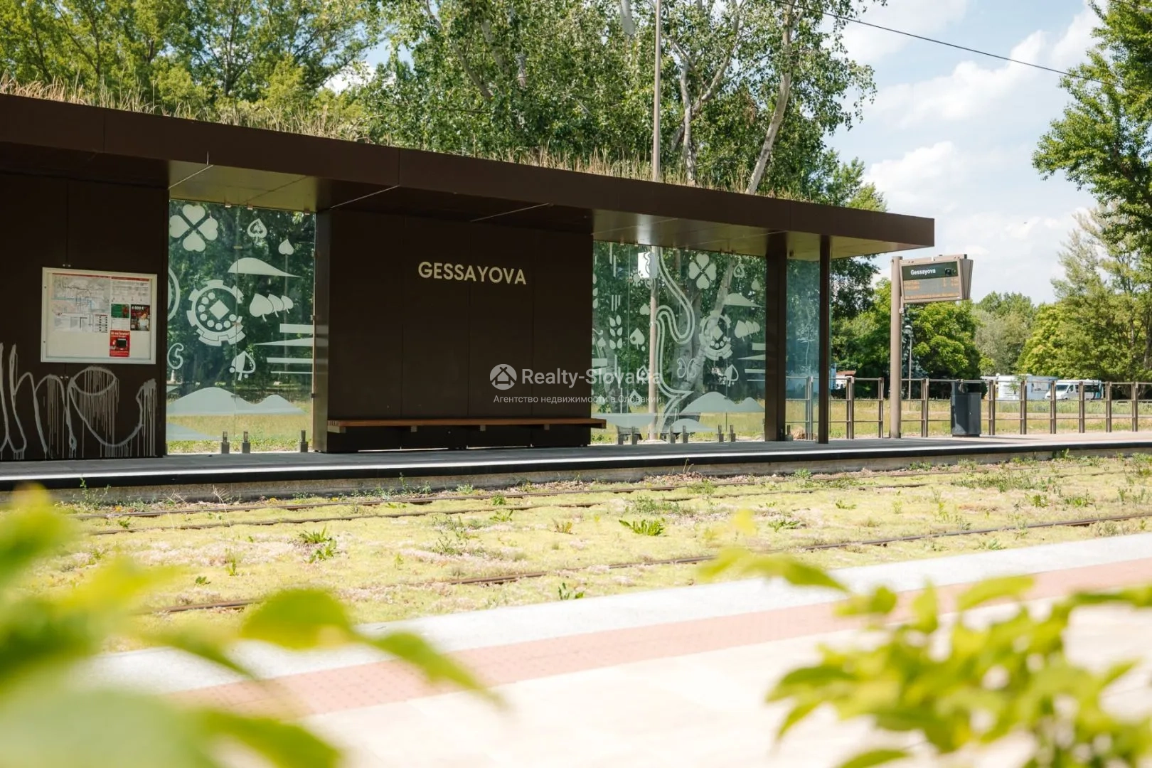 Остановка общественного транспорта с названием GESSAYOVA — 2-к квартира, продажа, Братислава (Петржалка)