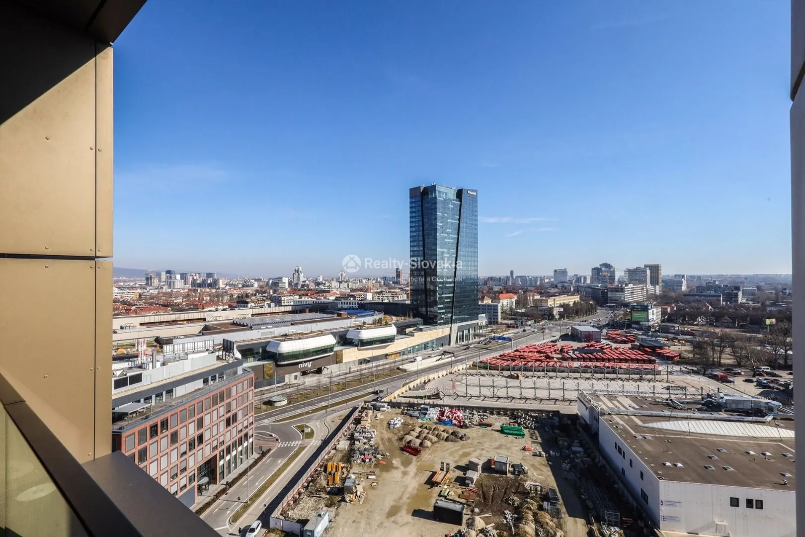 Вид на город с высоты — 2-к квартира, аренда, Братислава (Старе Место)