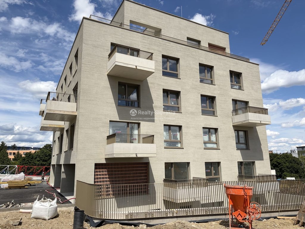 Pekná cesta — опубликованная фотография строительных работ; дата съёмки источником не подтверждена.