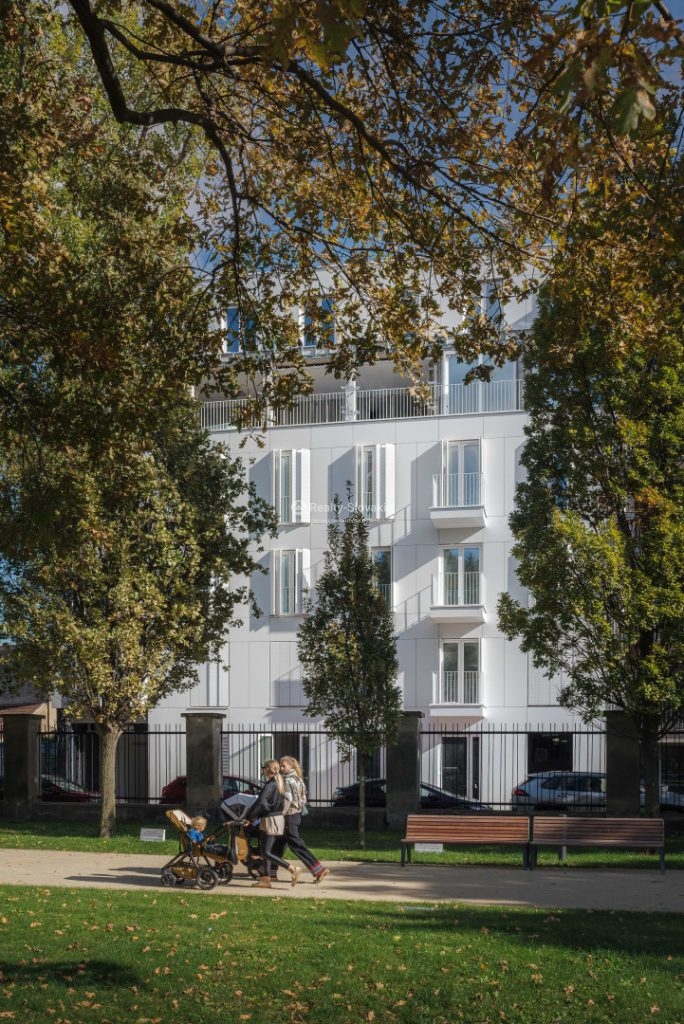 Визуализация Vila Biela: фасад в озеленении.