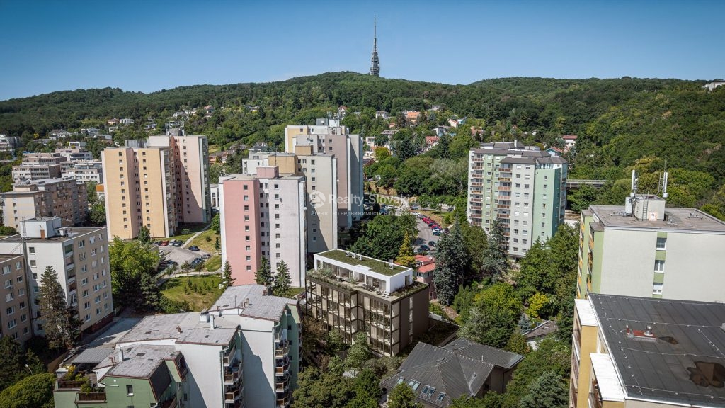 Vila Magurská — опубликованный обзор окружения с воздуха; дата съёмки не указана.