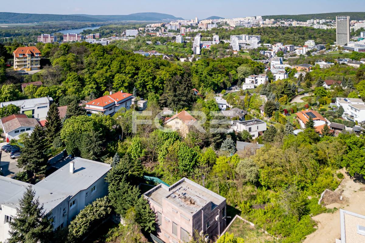 Вид на жилой район среди зелени — Участок, продажа, Братислава I - Старе Место (Staré Mesto)