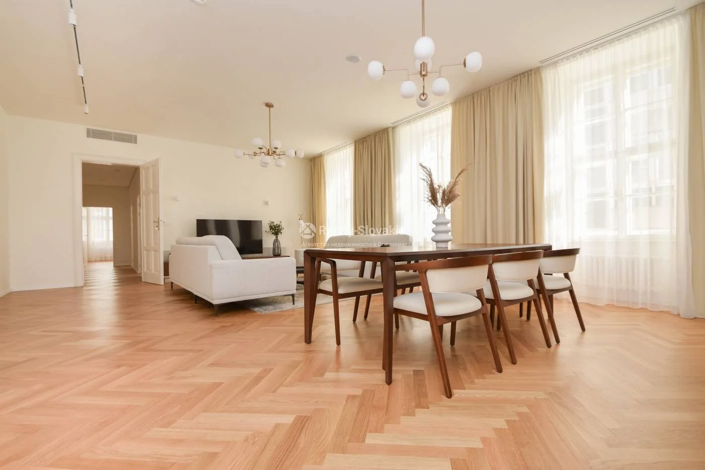 Аренда 4-комнатной квартиры 154 м² в Братиславе — Laurinská 1